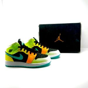 Air Jordan 1 Mid SE Black/Aurora Green Sz 6Y